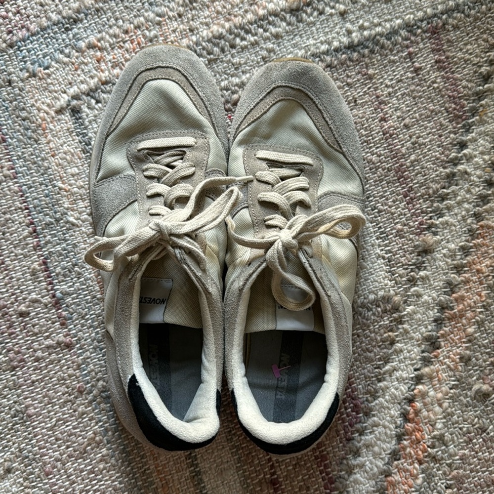 Women’s shoes